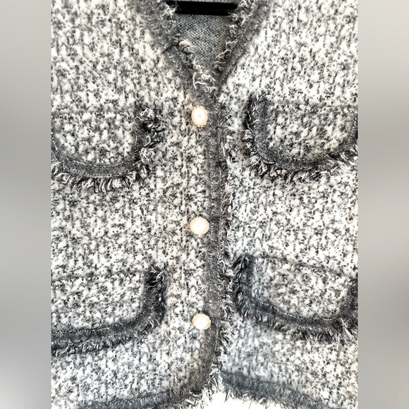 Commense Like New Cardigan - Picture 3 of 7